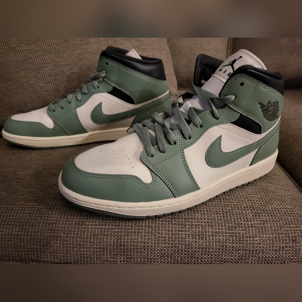 Air Jordan 1 Mid - Sail/ Jade Smoke/ Anthracite - Size 11.5